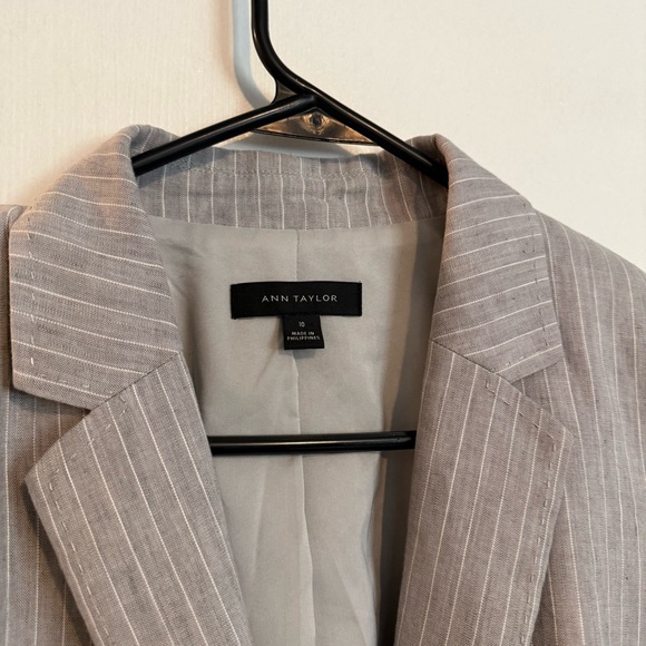 Ann Taylor gray pinstripe linen blend blazer size 10 - Picture 2 of 6